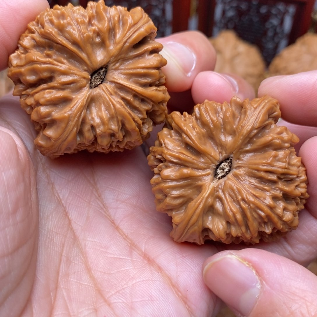 文玩核桃把件全品毕业红皮南疆42尺(不议价)