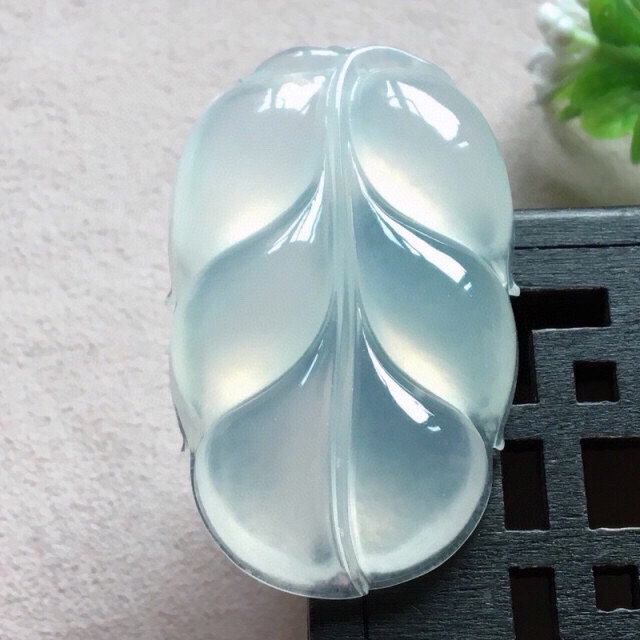 大个饱满冰叶子项坠 大业有成