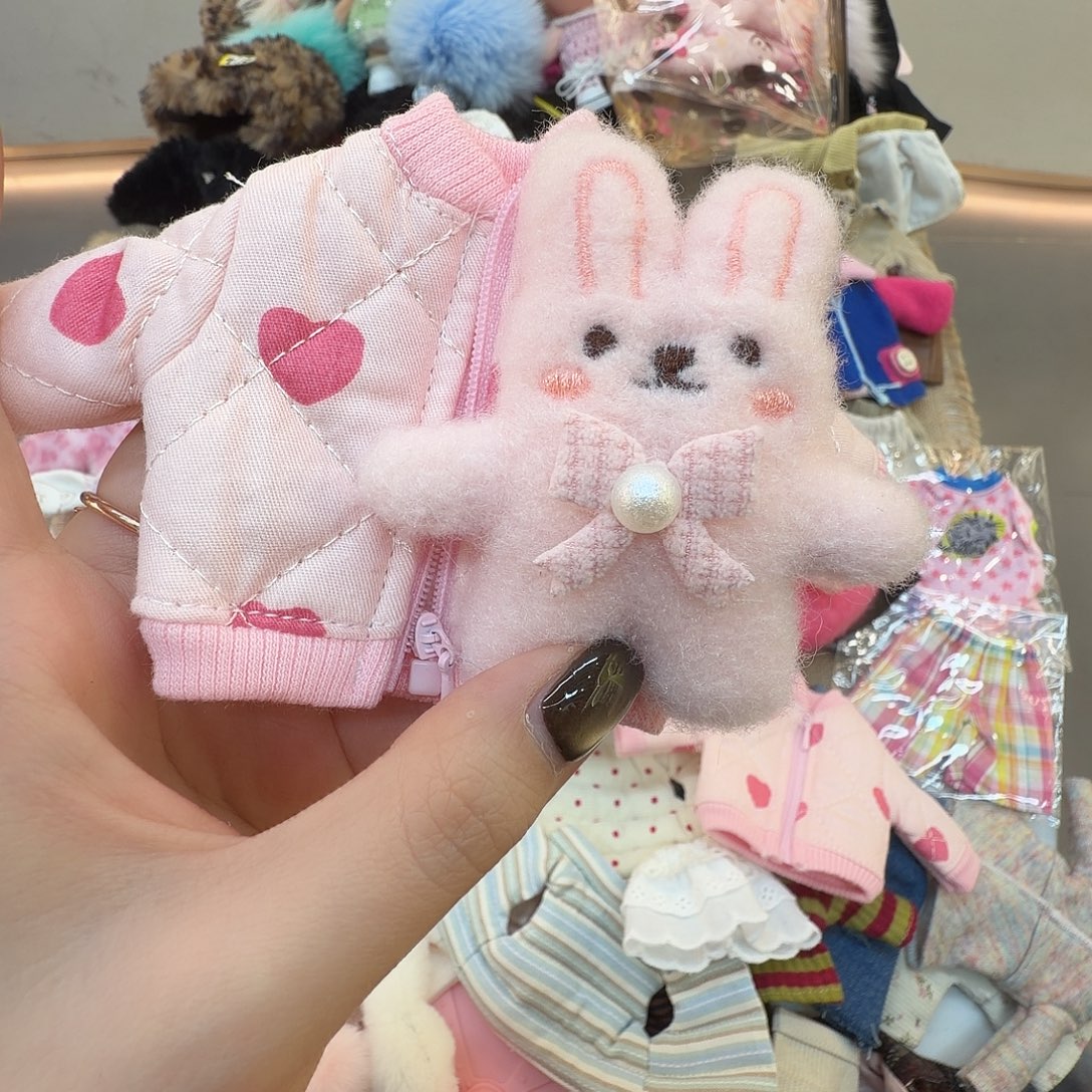 粉色棉服带兔子一个