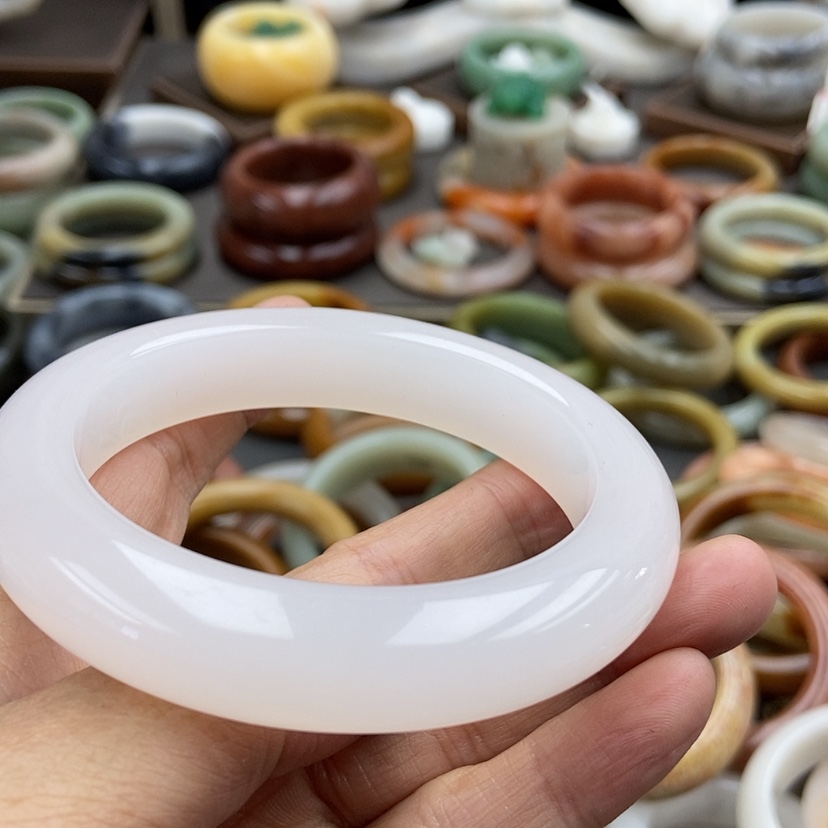 【闪购商品】石英质玉手镯60未镶嵌气****英