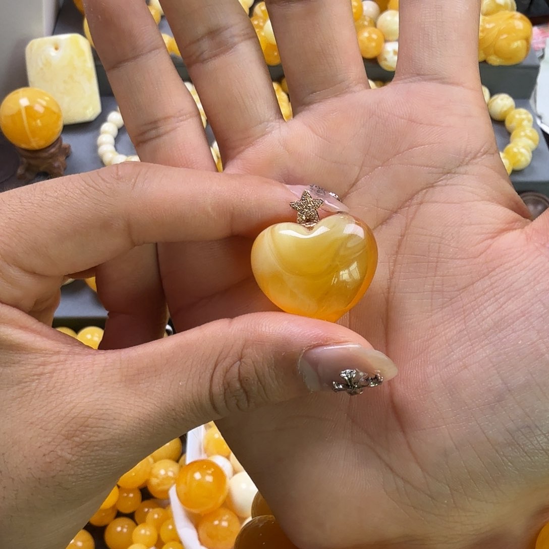 琥珀珠宝奇石18K金镶嵌爱心
