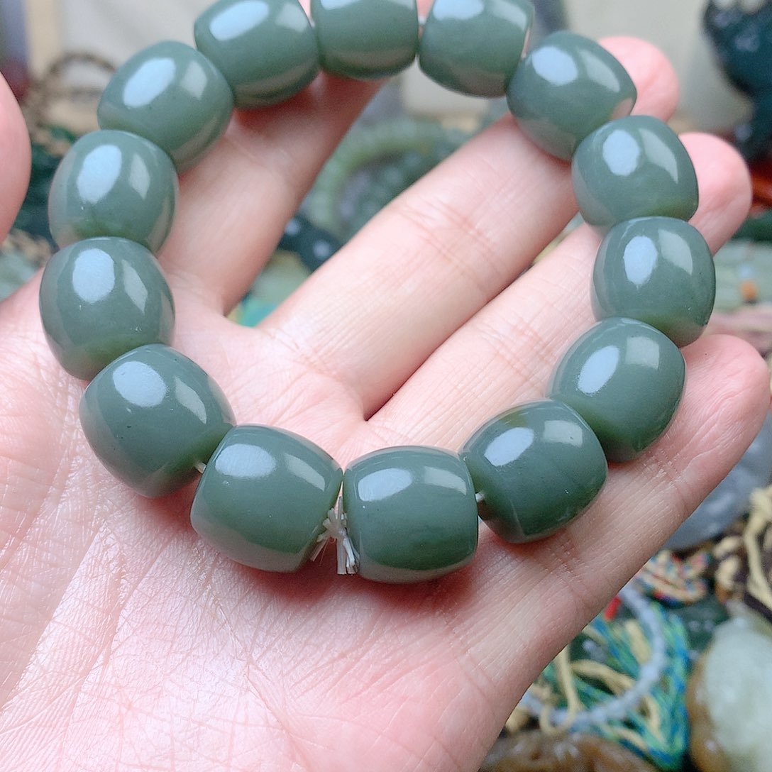 和田玉未镶嵌颈饰遇*