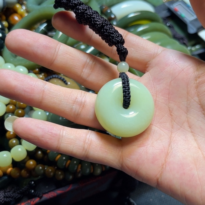 手链未镶嵌岫岩老玉（透闪石质玉）