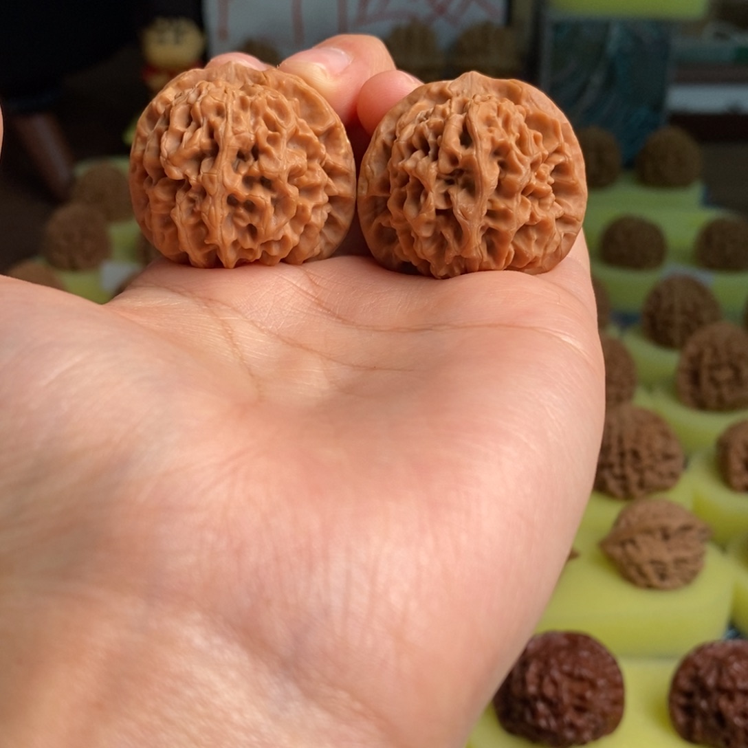 摆***人核桃秦岭闷尖狮子头35瑕疵