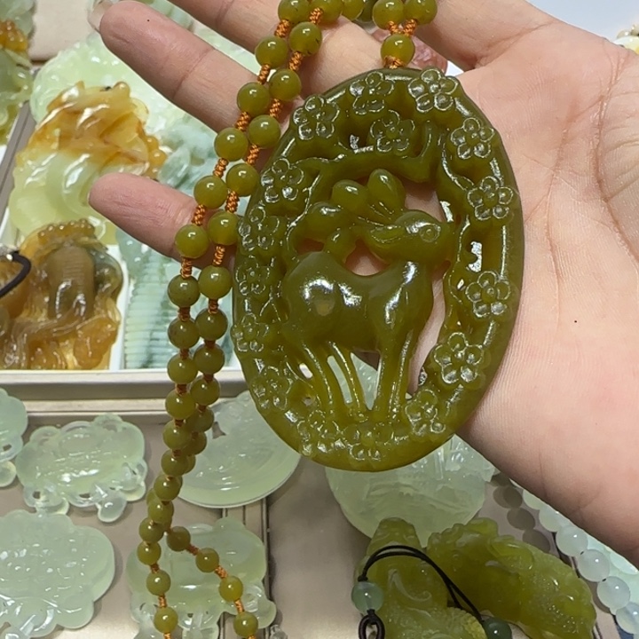 蛇纹石玉吊坠未镶嵌