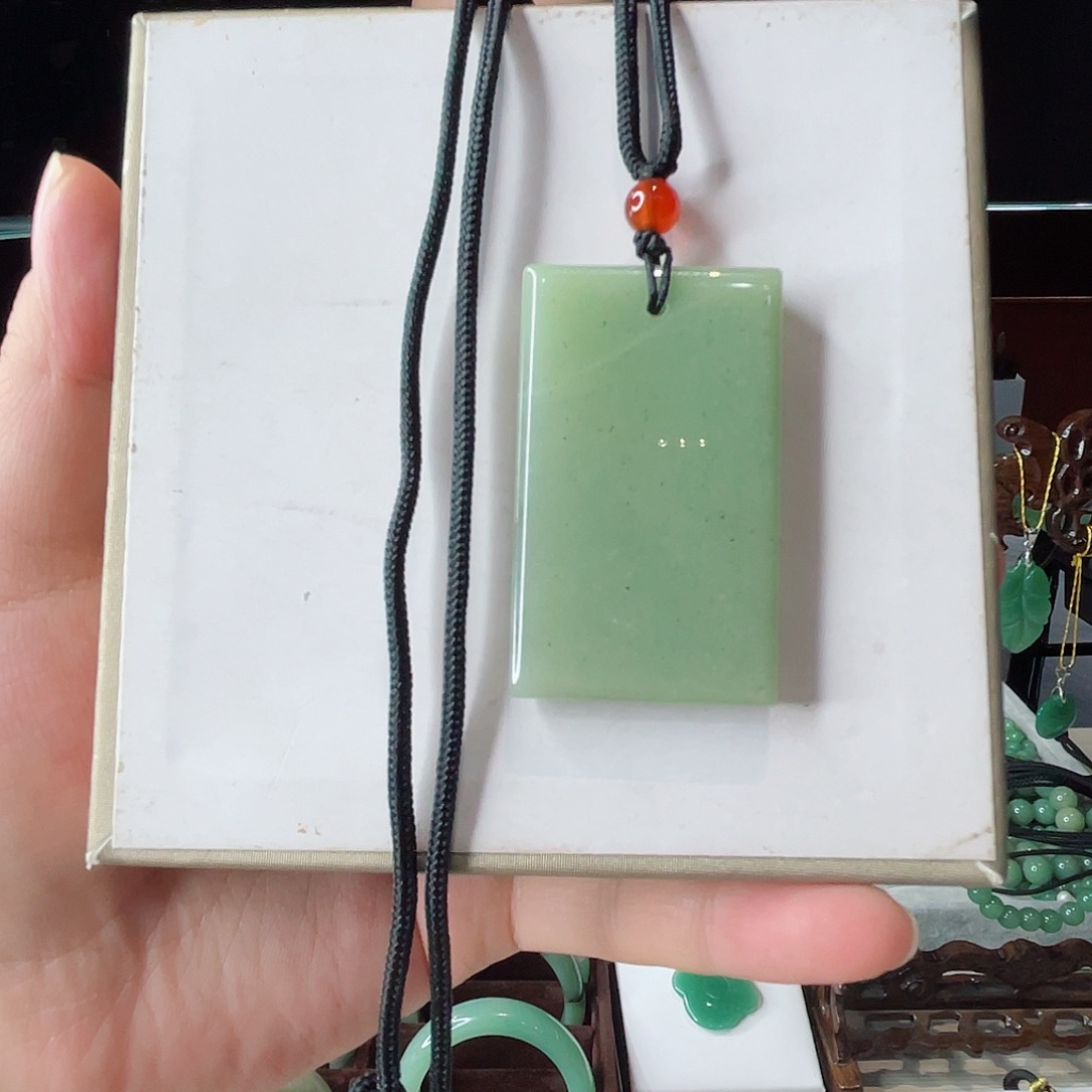 密玉（石英质玉）未镶嵌颈饰