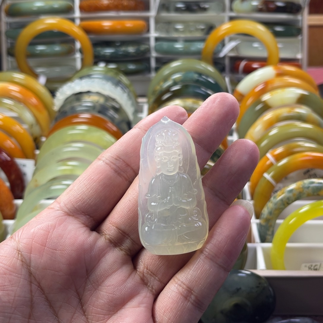 蛇纹石玉颈饰未镶嵌