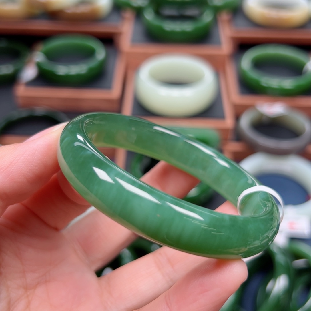 未镶嵌手镯和田玉（碧玉）