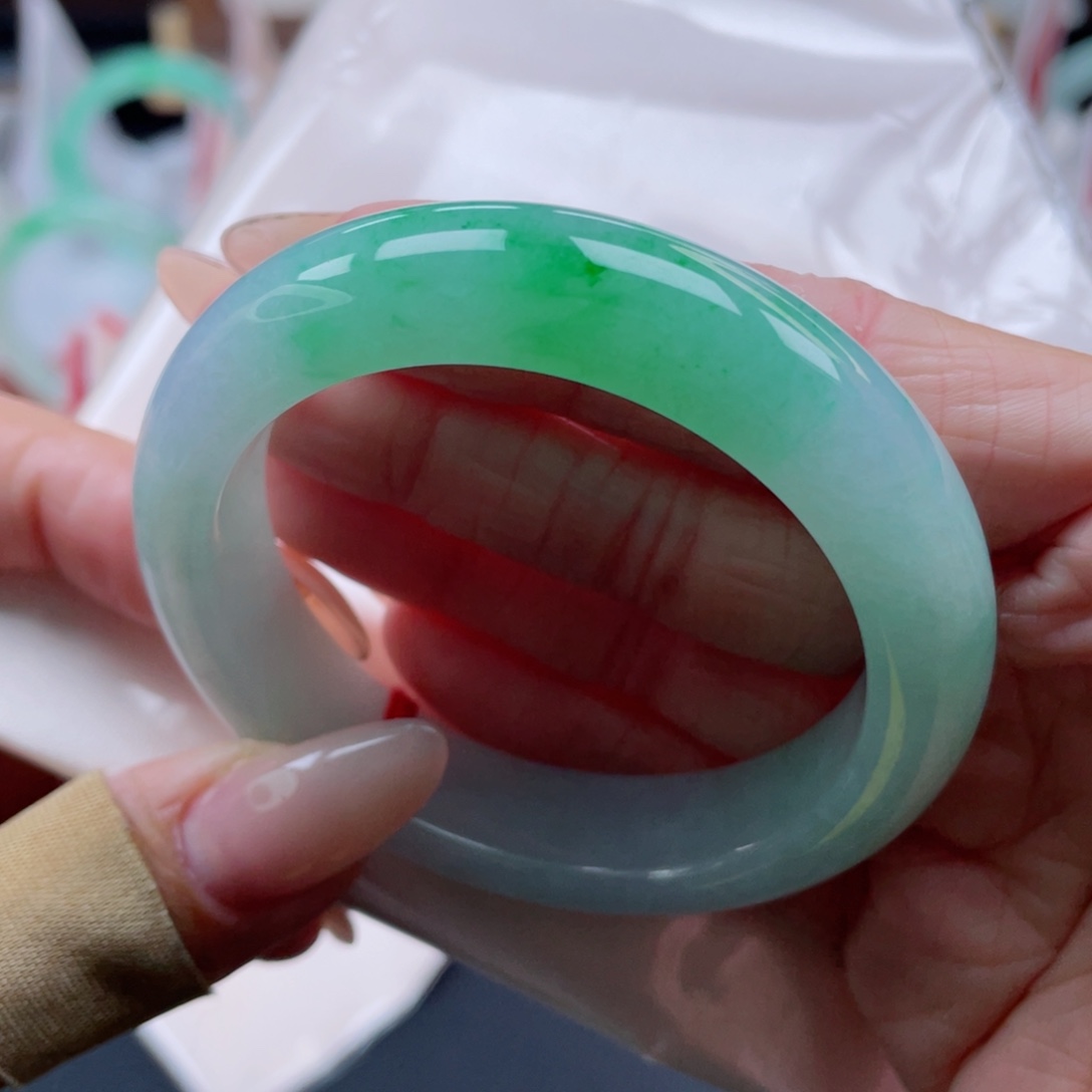 未镶嵌手镯翡翠52.4圈 宽版阳春白雪 色标级别 53号