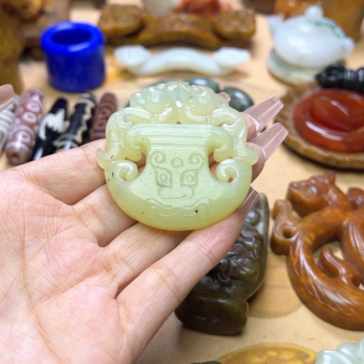 【闪购商品】蛇纹石玉颈饰未镶嵌