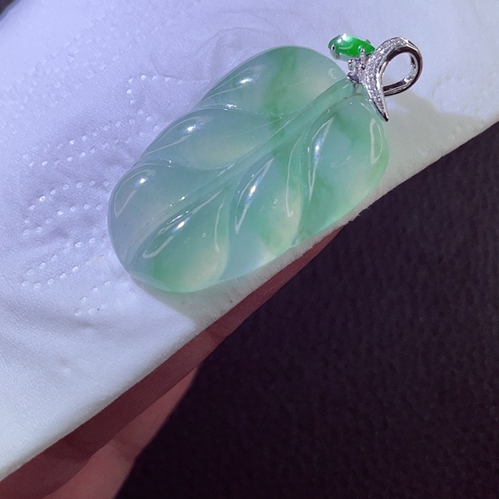 翡翠18K金镶嵌颈饰翡翠