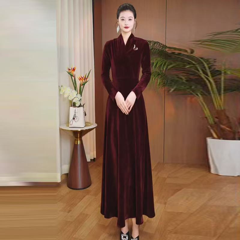 气质减龄妈妈高级感秋冬新款长袖连衣裙长款秋冬轻奢收腰显瘦长裙