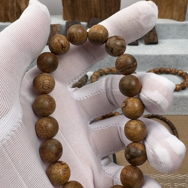 沉香手串菩萨棋单圈沉香手串1.1规格12.2克
