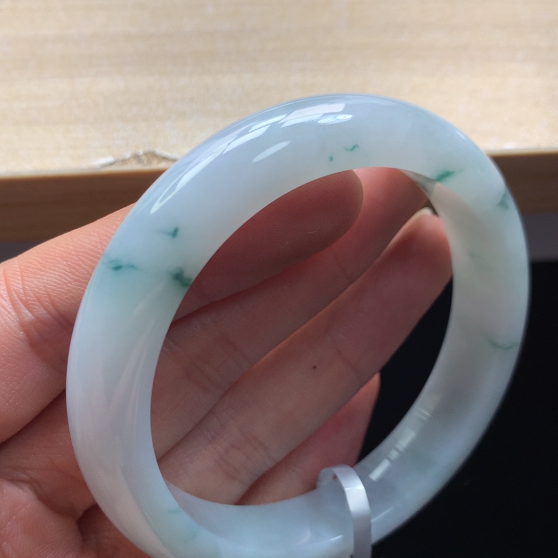 未镶嵌手镯翡翠手镯