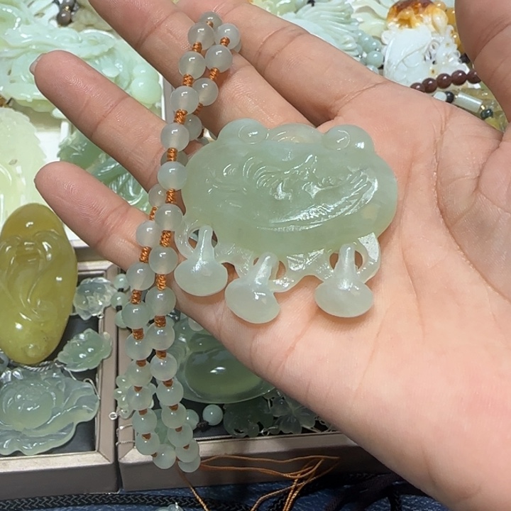 蛇纹石玉未镶嵌吊坠