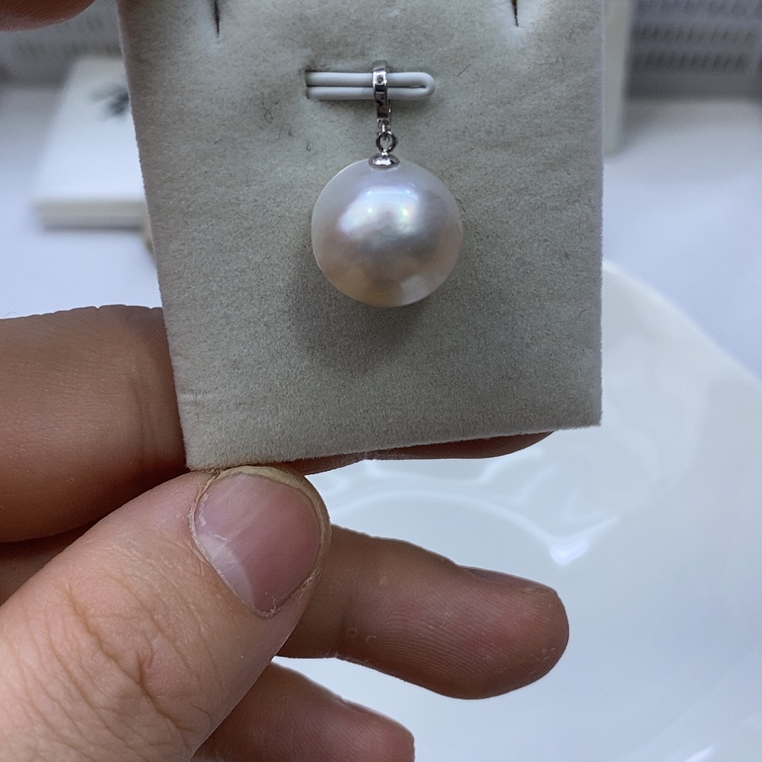 18K金镶嵌颈饰拼合珍珠（马贝珠）