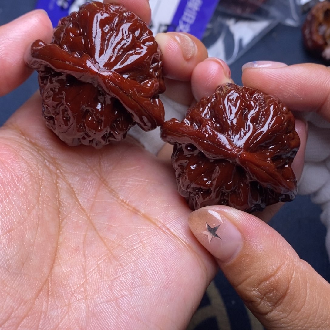 文玩核桃吊坠白狮子 44