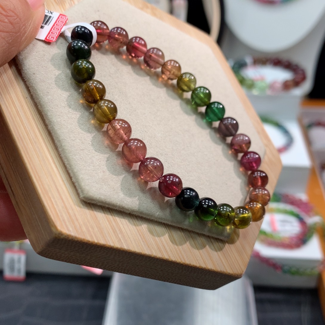 碧玺手链未镶嵌      6.8mm。