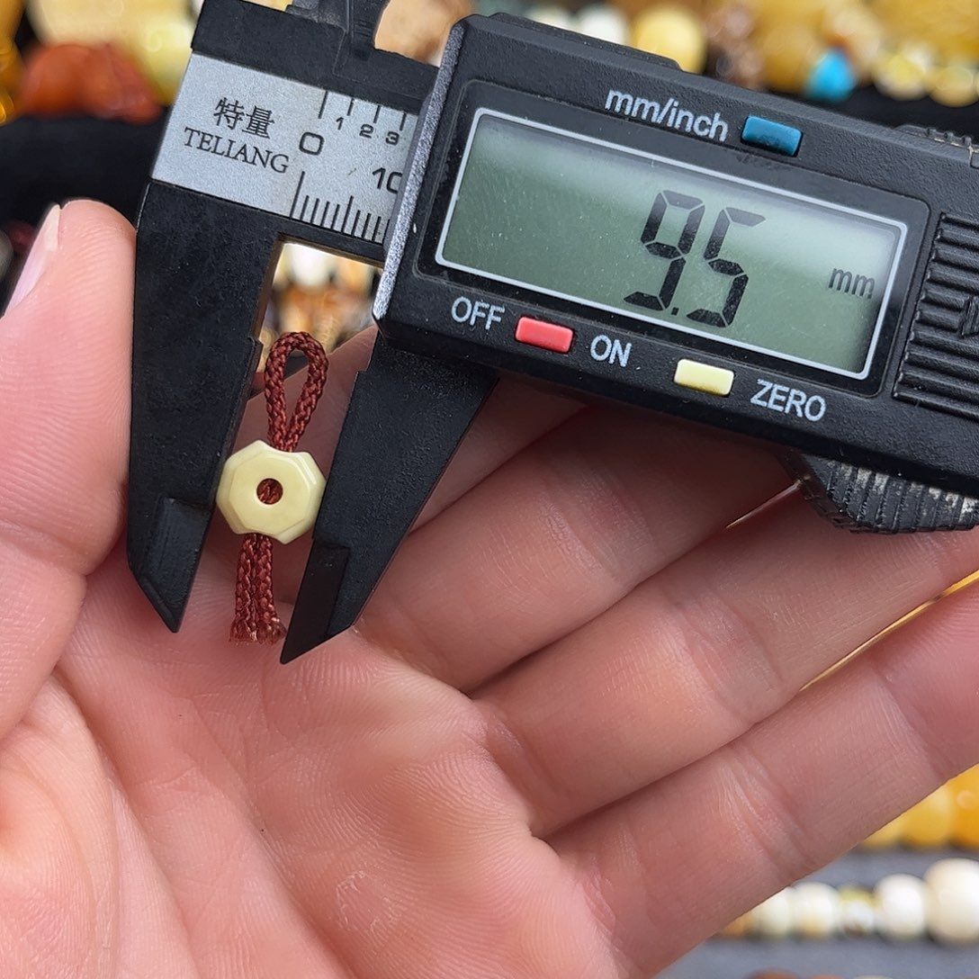 蜜蜡未镶嵌珠宝奇石