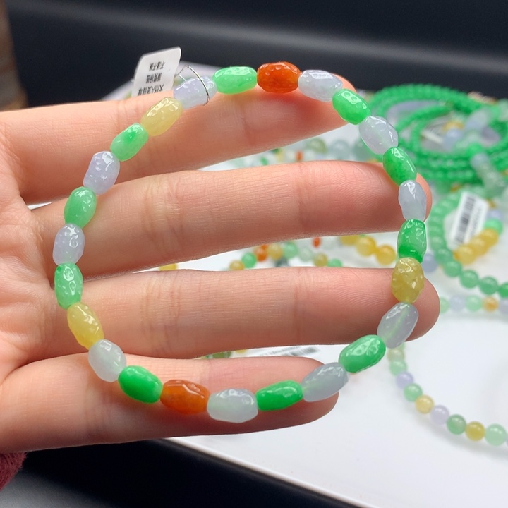 翡翠手镯未镶嵌卡