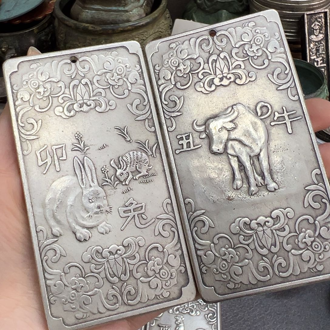 劫***后金属复古风格摆件