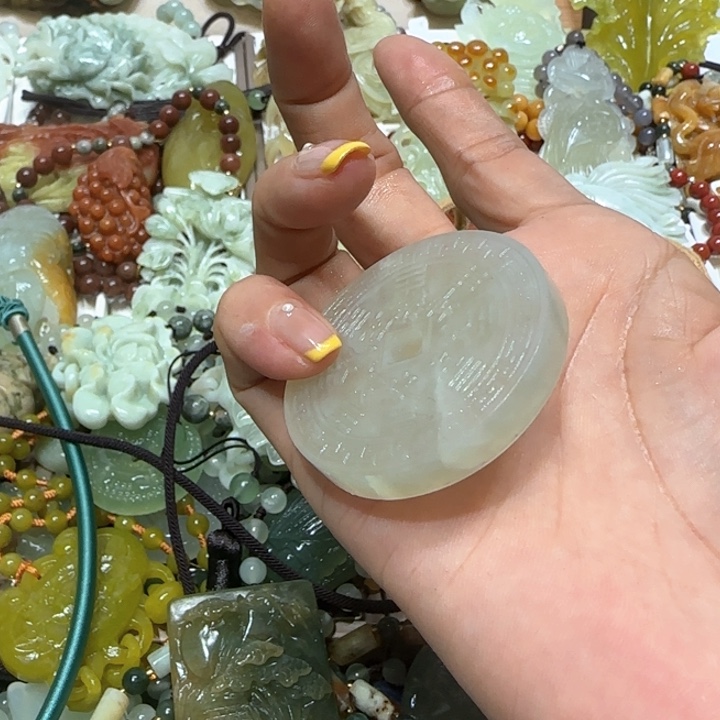 蛇纹石玉未镶嵌吊坠