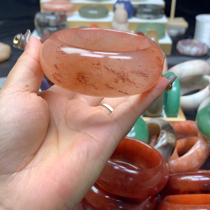 未镶嵌手镯石英质玉E****e