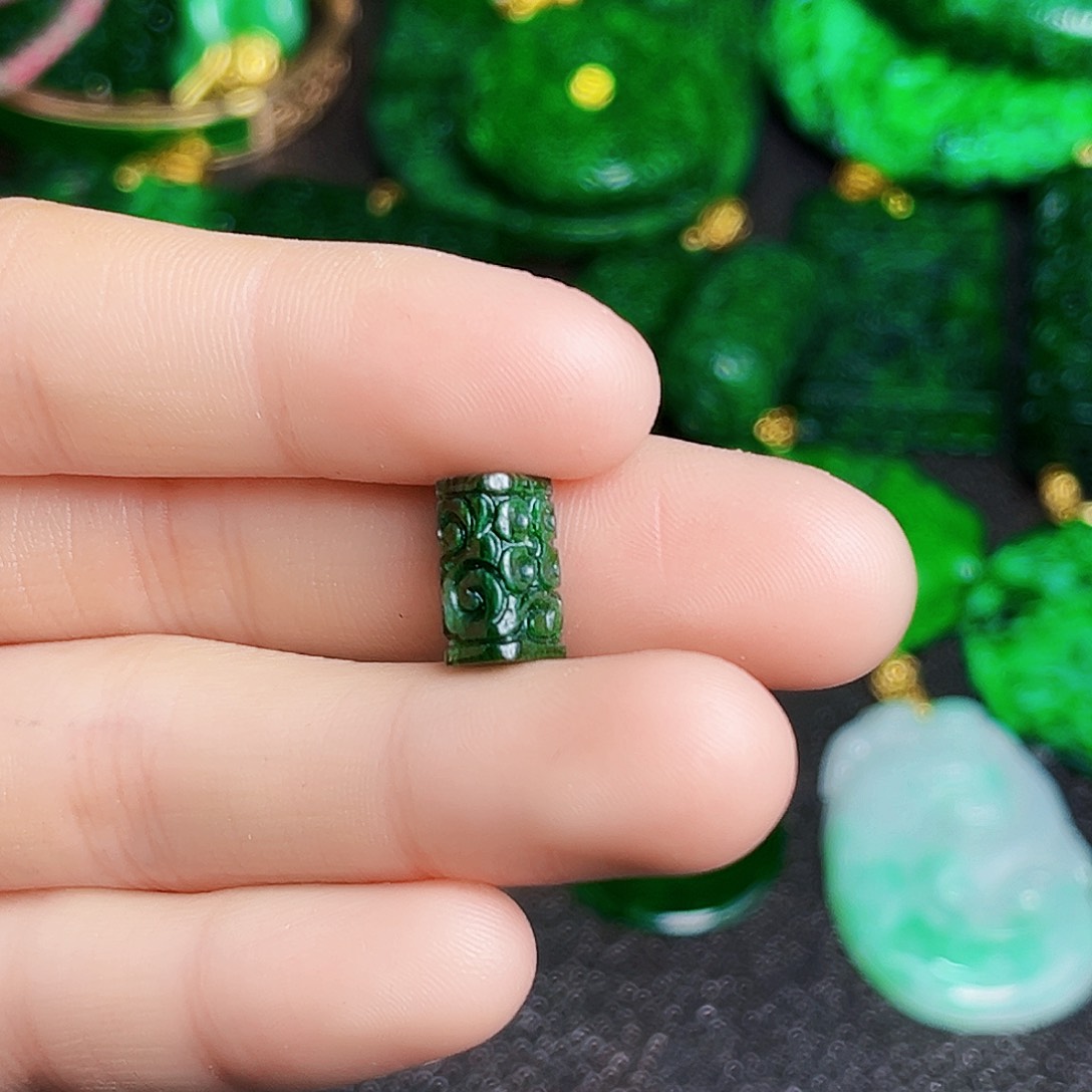 颈饰未镶嵌翡翠多样性