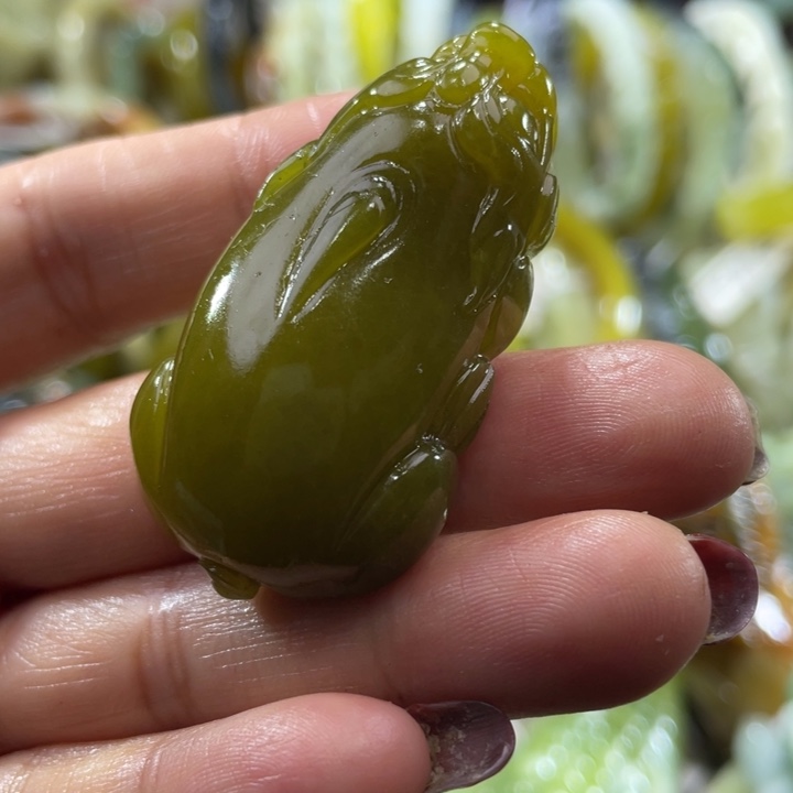 岫玉未镶嵌吊坠吊坠