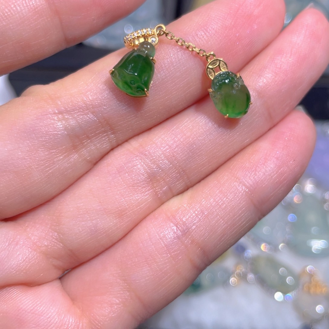 翡翠18K金镶嵌颈饰翡翠