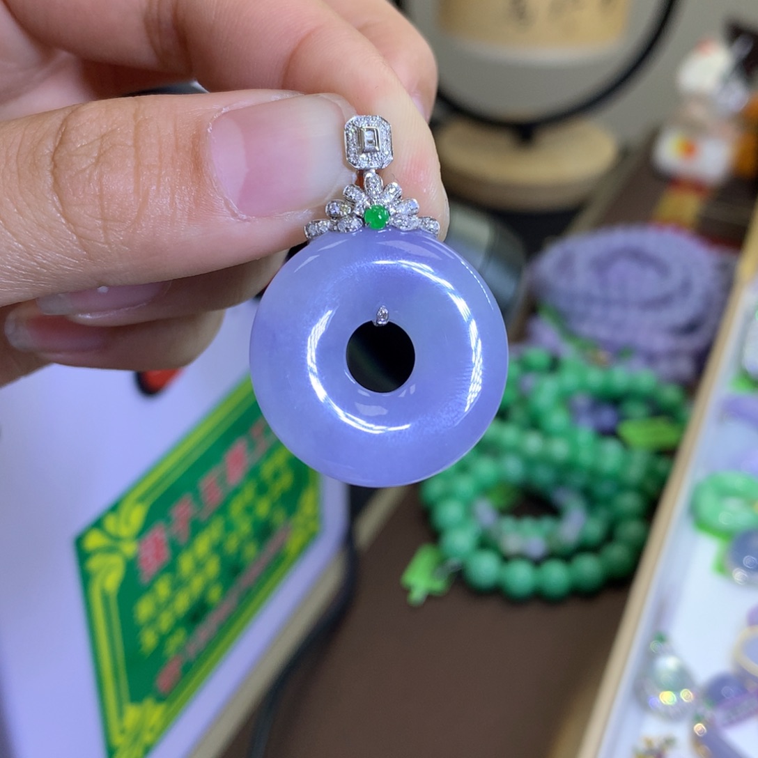 翡翠颈饰18K金镶嵌翡翠