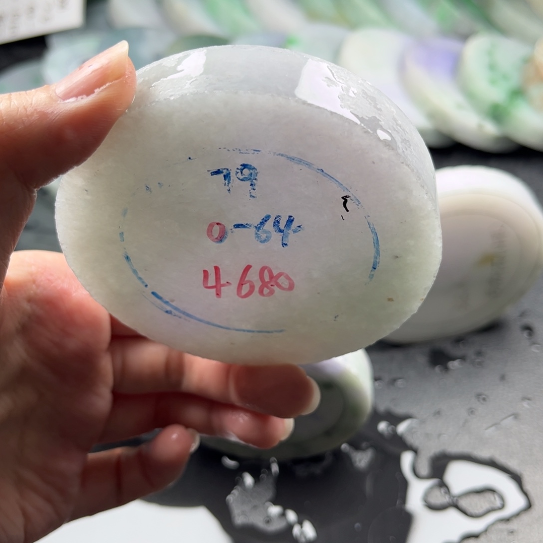 未镶嵌翡翠手镯定制翡翠