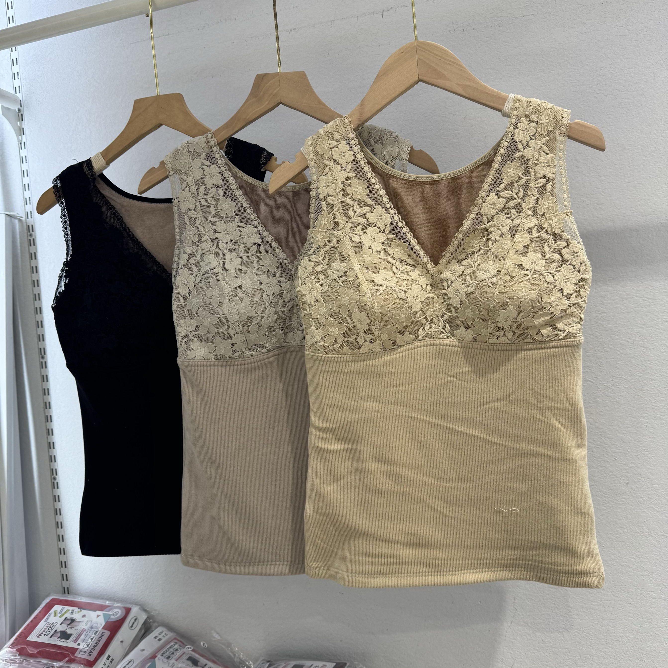 2553加厚蕾丝V领背心保暖打底上衣c6