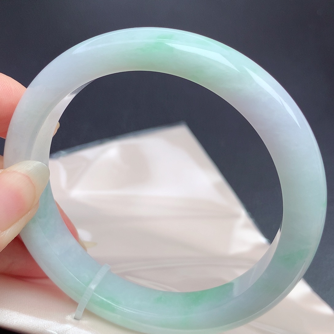 翡翠手镯未镶嵌62.4圈口