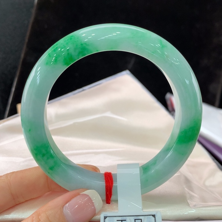 翡翠手镯未镶嵌111-1022