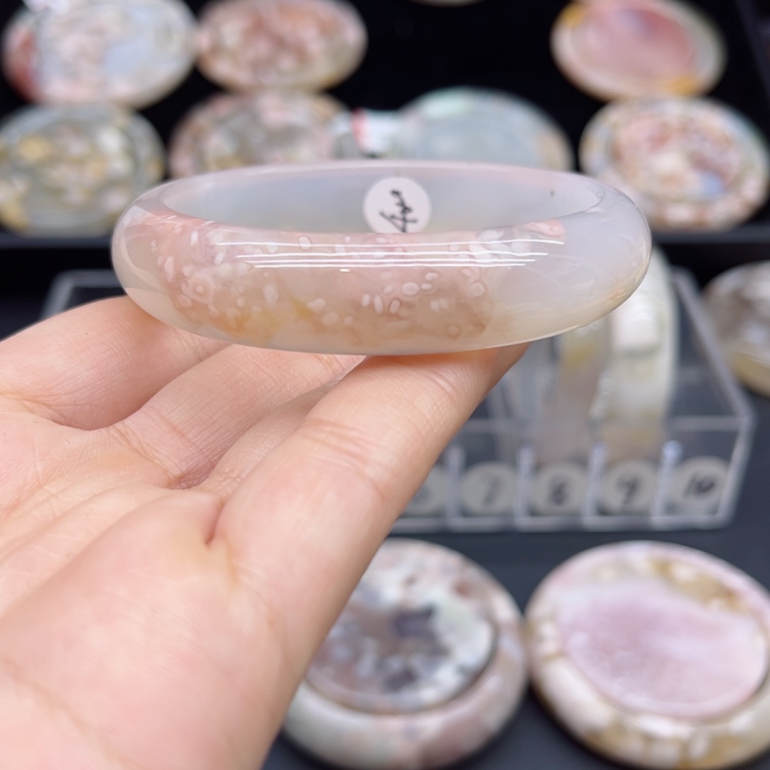 玛瑙/玉髓手镯未镶嵌55