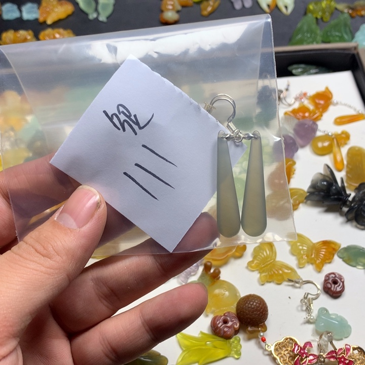 波***蛇纹石玉合金耳钉