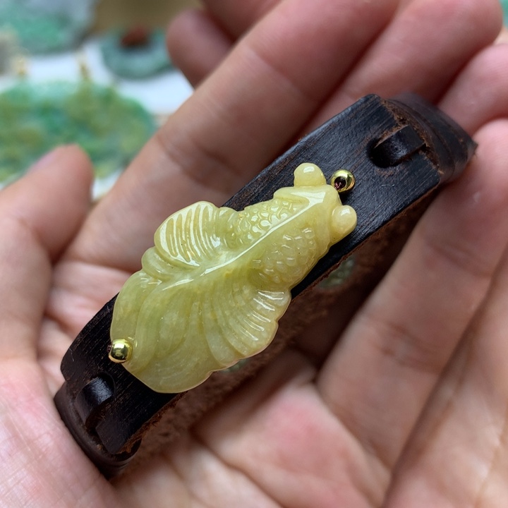 翡翠颈饰未镶嵌翡翠