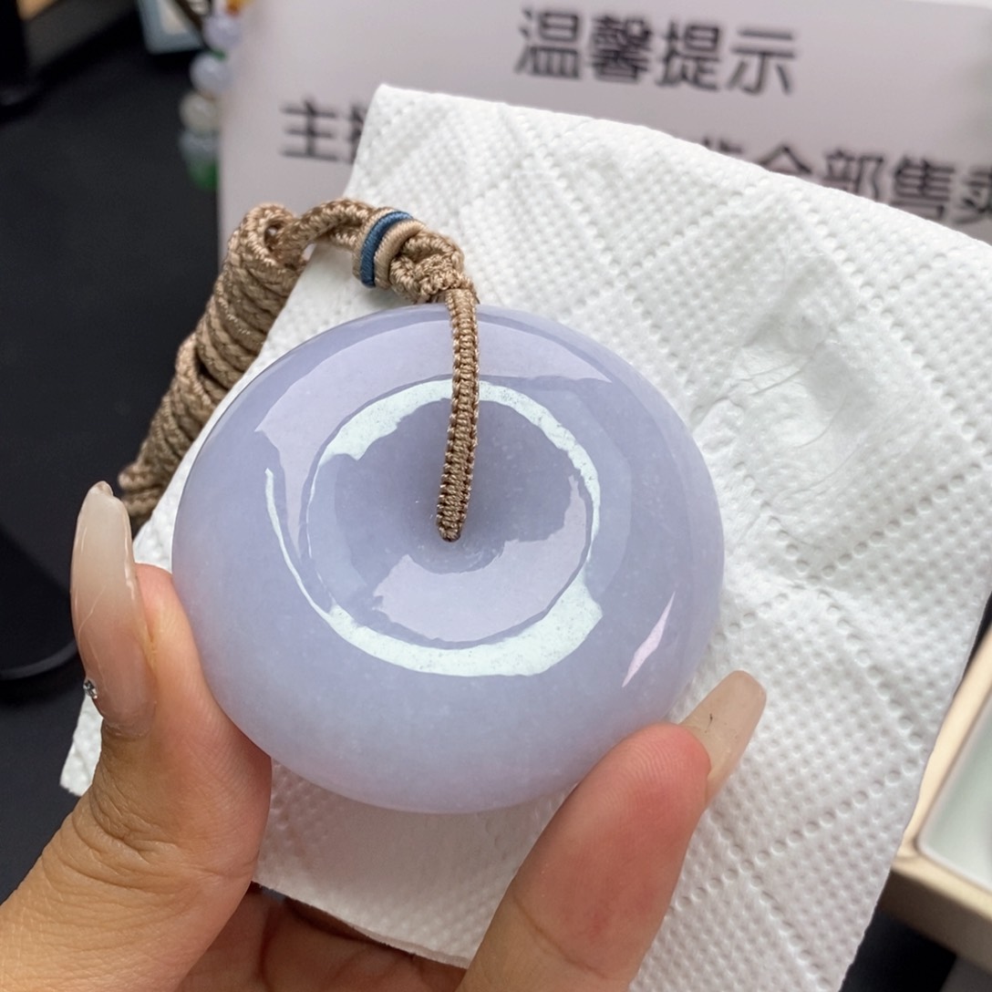 翡翠挂件未镶嵌翡翠