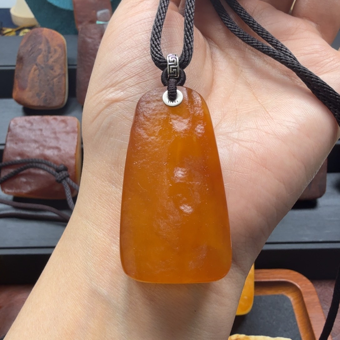 琥珀吊坠(赠链)未镶嵌