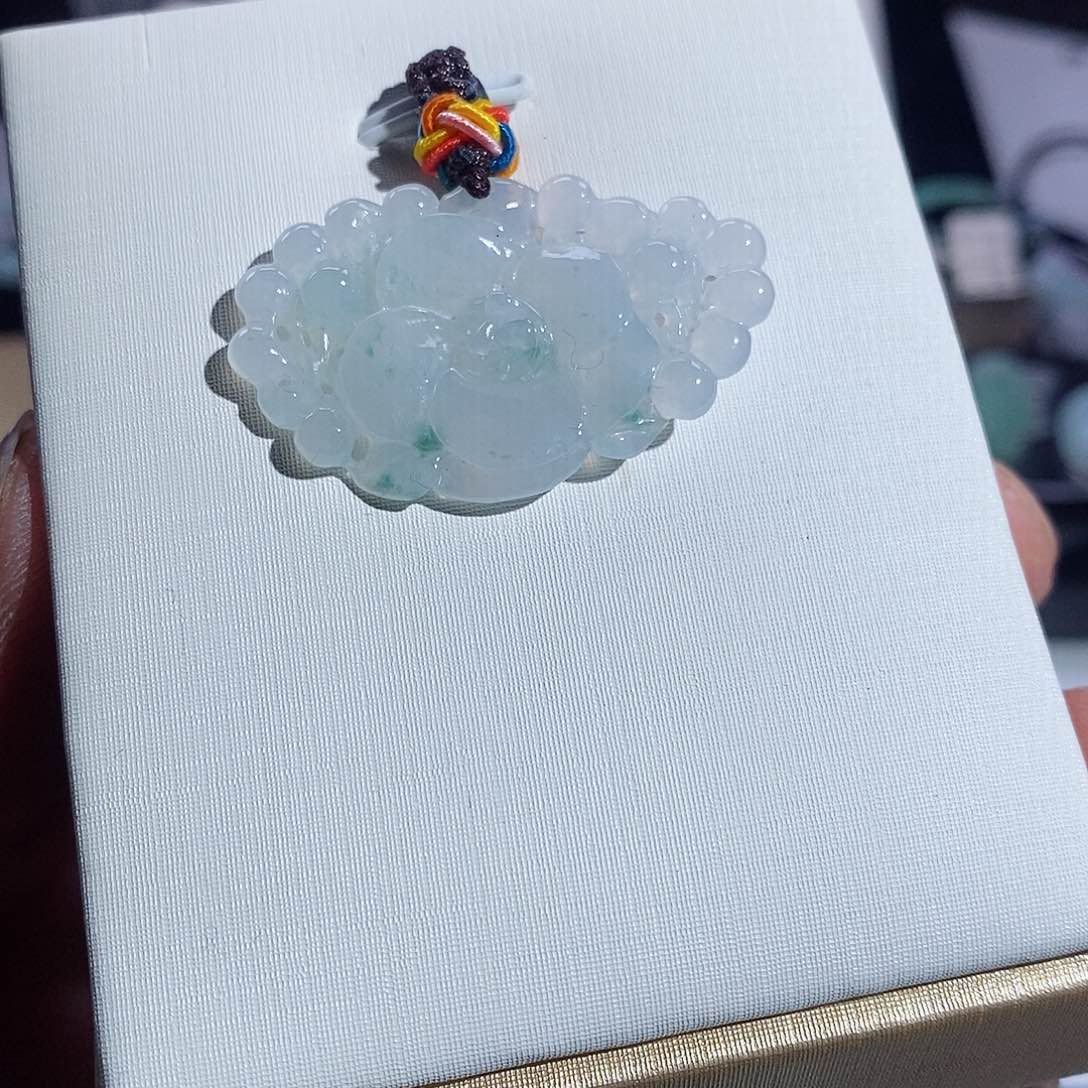 翡翠颈饰未镶嵌莲花