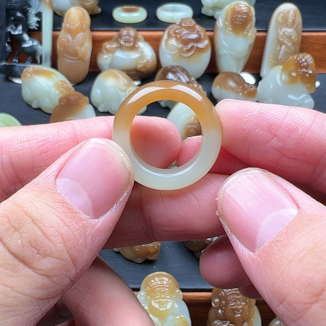 和田玉（糖玉）颈饰未镶嵌小*宝