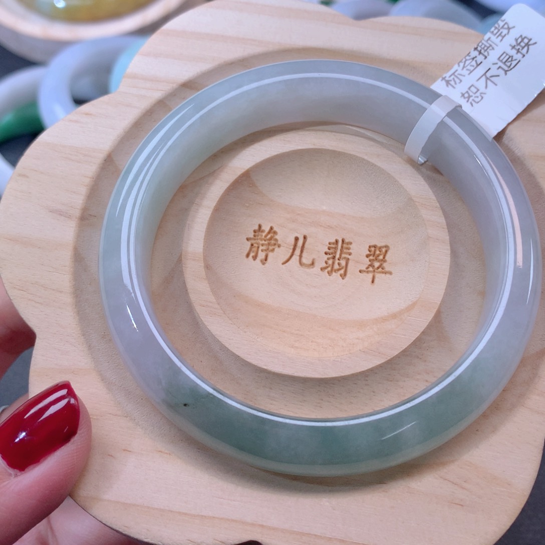 翡翠手镯未镶嵌56圈口