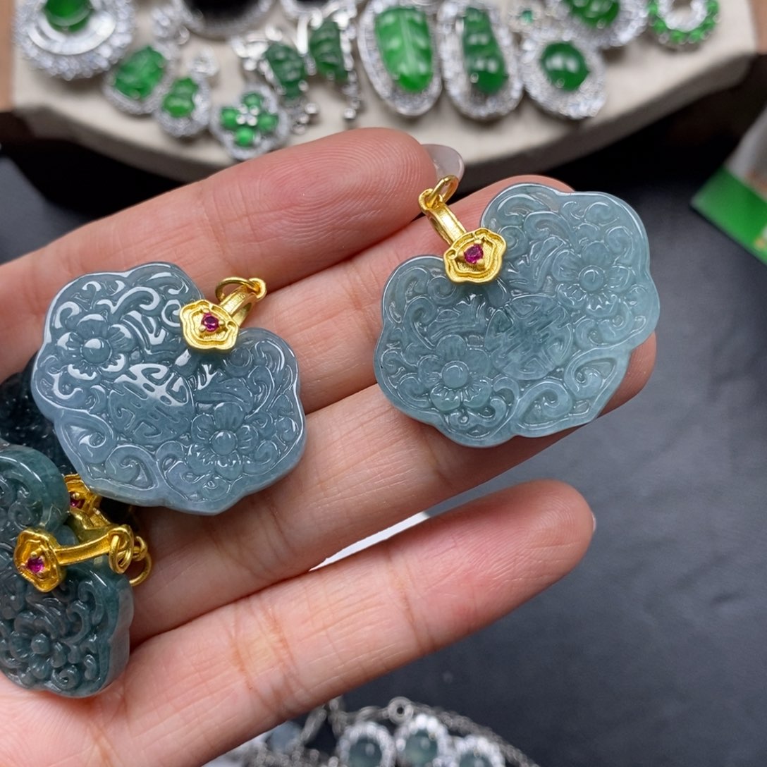 翡翠颈饰未镶嵌翡翠