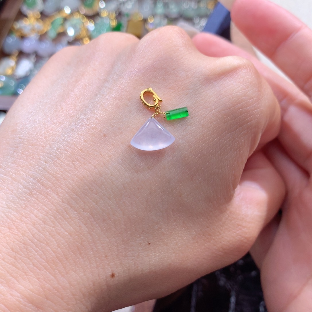 小***玉翡翠18K金镶嵌颈饰翡翠