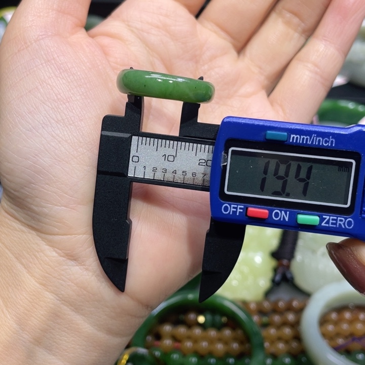 和田玉手镯59+圈口 编号89未镶嵌