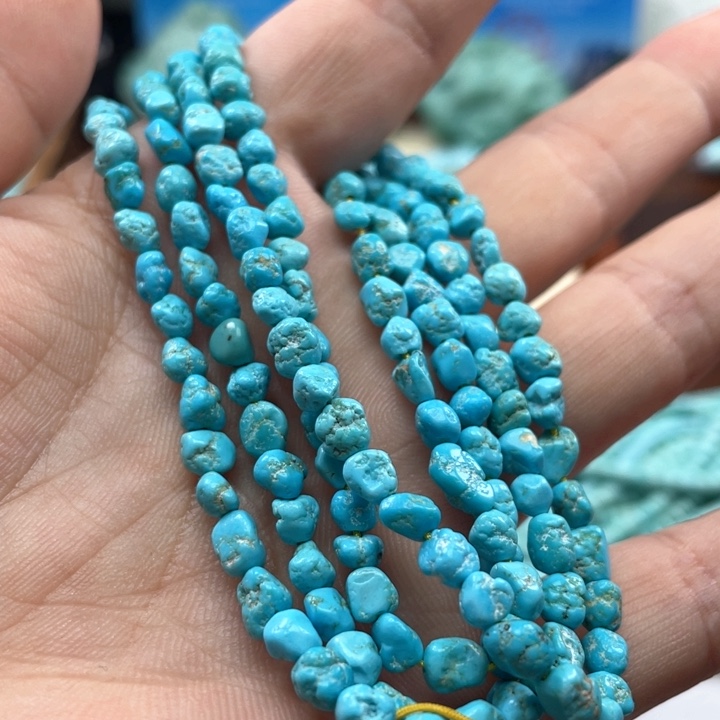 绿松石颈饰未镶嵌