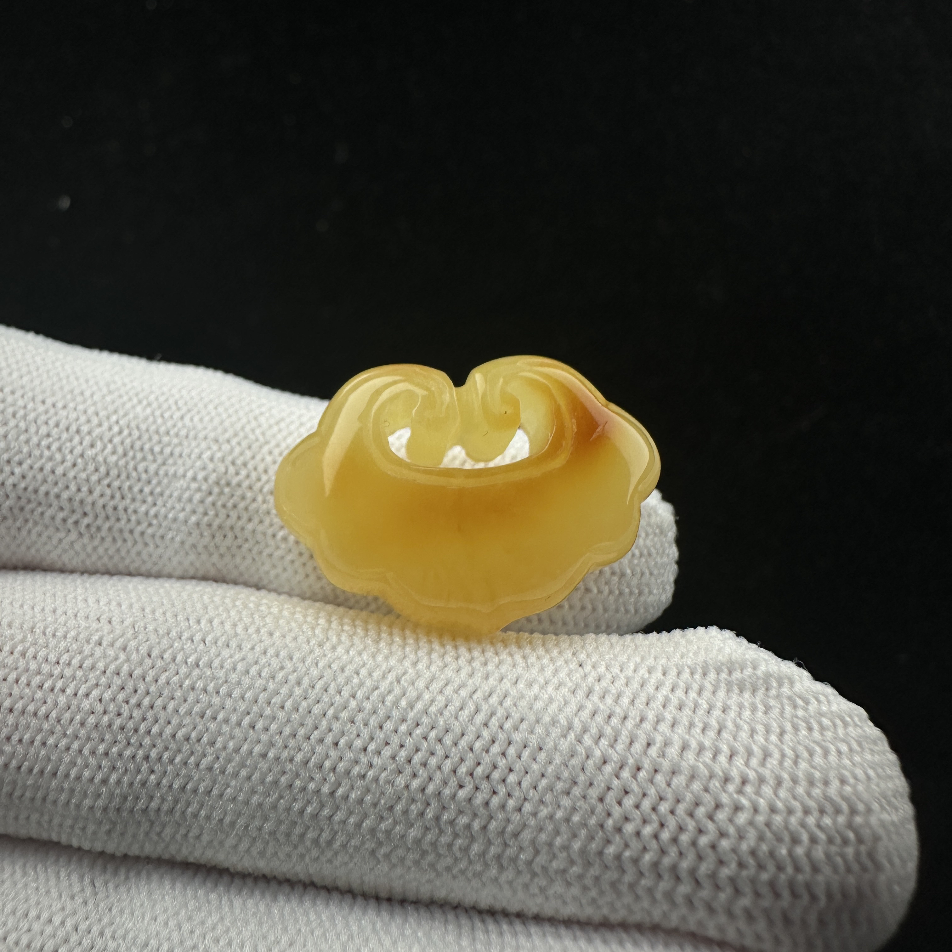 Y4736天然原矿俄料蜜蜡如意锁25*17*9mm支持复检假一罚十