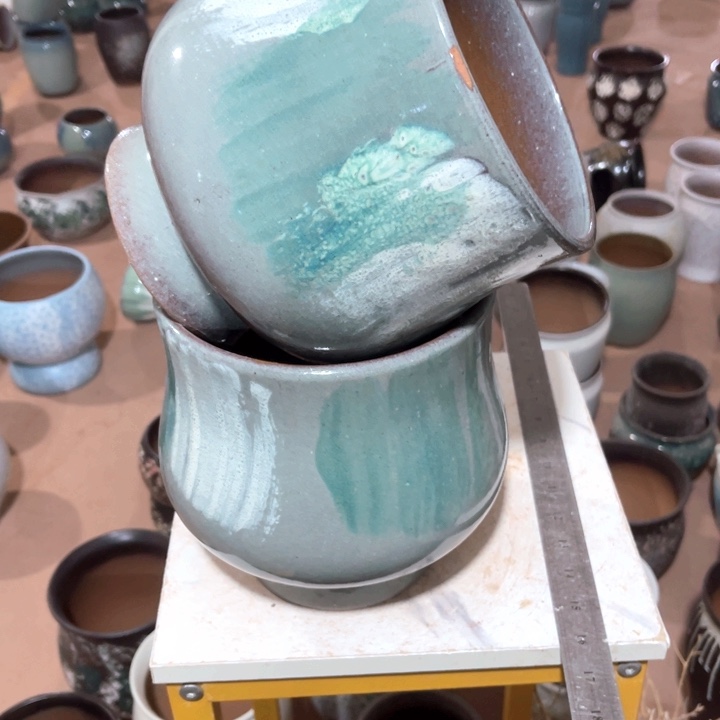 紫砂花盆口径19高度20两只小瑕疵