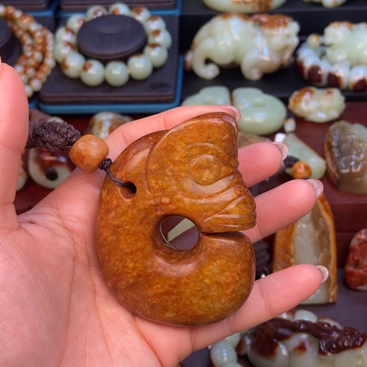 岫岩河磨玉（透闪石质玉）未镶嵌把件